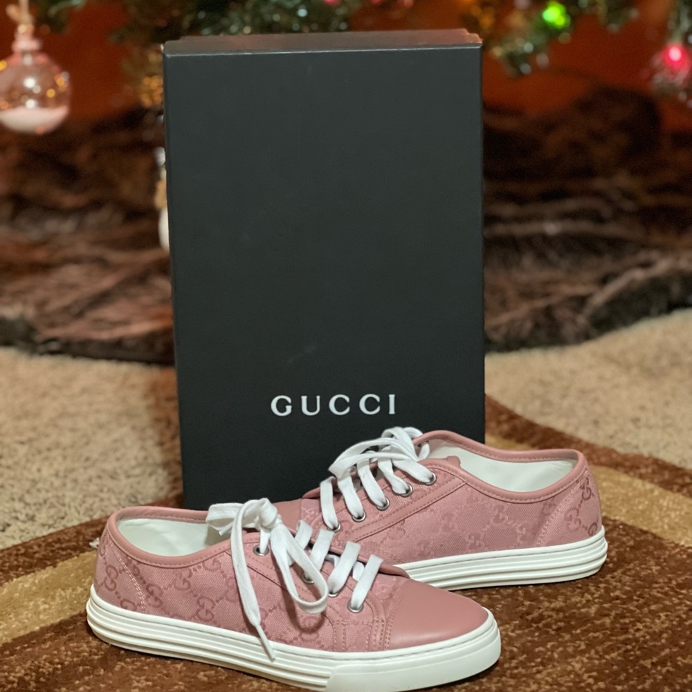 Pink Gucci shoes. Like new used twice, original packaging included